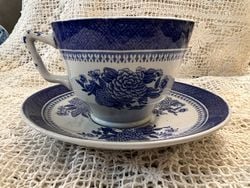 Taza y plato de te en porcelana inglesa diseño en azul