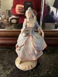 Figura porcelana Dama con abanico