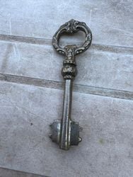 LLAVE DESTAPADOR LABRADO ANTIGUO