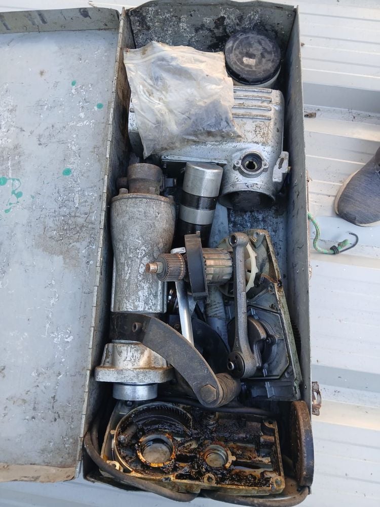 Rotomartillo Desarmado en Valija con Tornillos Varios