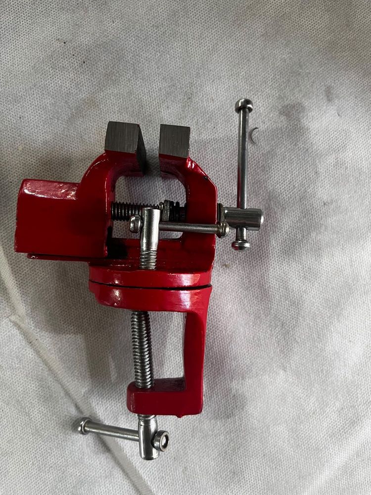 Morsa de Mesa Roja Pequeña