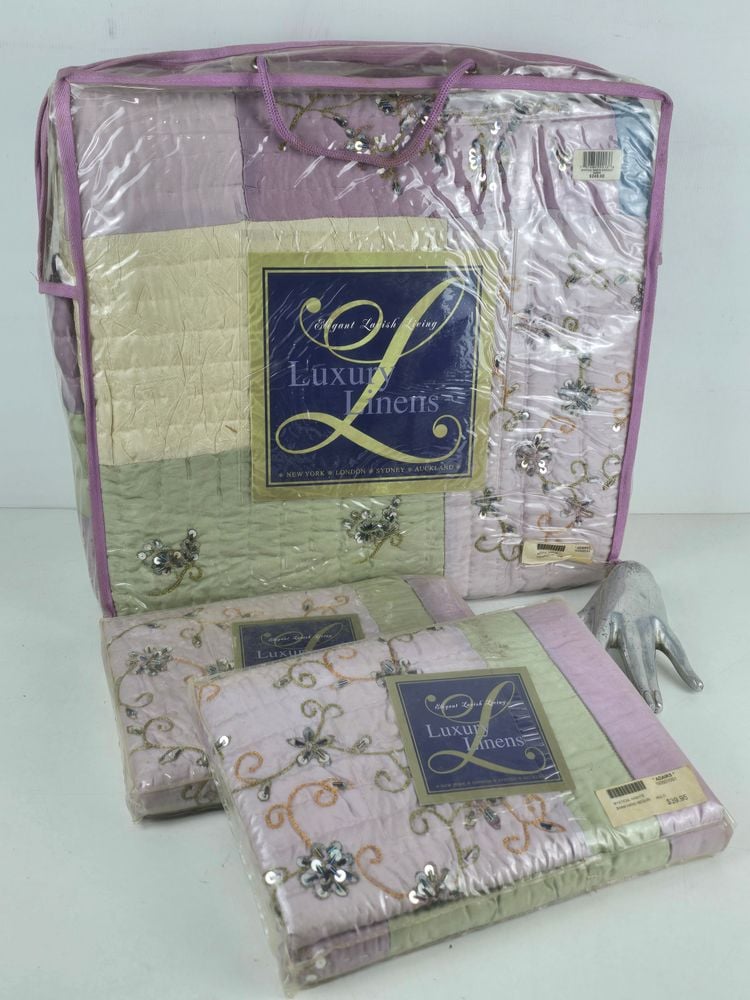 Juego de cubrecama Luxury Linens con dos fundas a juego