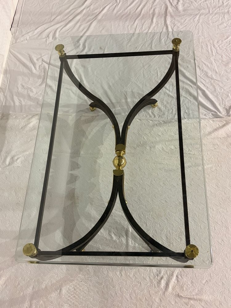 Mesa de Centro Clásica: Hierro Forjado, Bronce y Vidrio Biselado