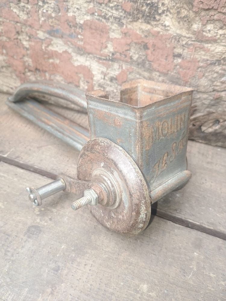 Rallador de Queso Antiguo a Manivela Marca Molin