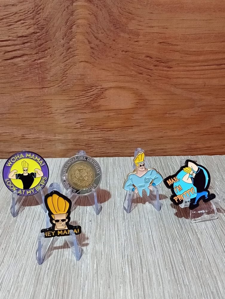83) Lote de 4 Broches o Pin. Fabricación en Metal y Esmalte. Johnny Bravo de Cartoon Network