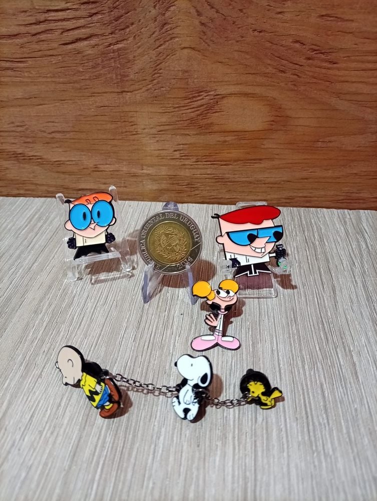 86) Lote de Broches o Pin  Fabricación en Metal y Esmalte  ( Dexter y Dee Dee  El laboratorio de Dexter ) (Snoopy, Charlie Brown y Woodstock)