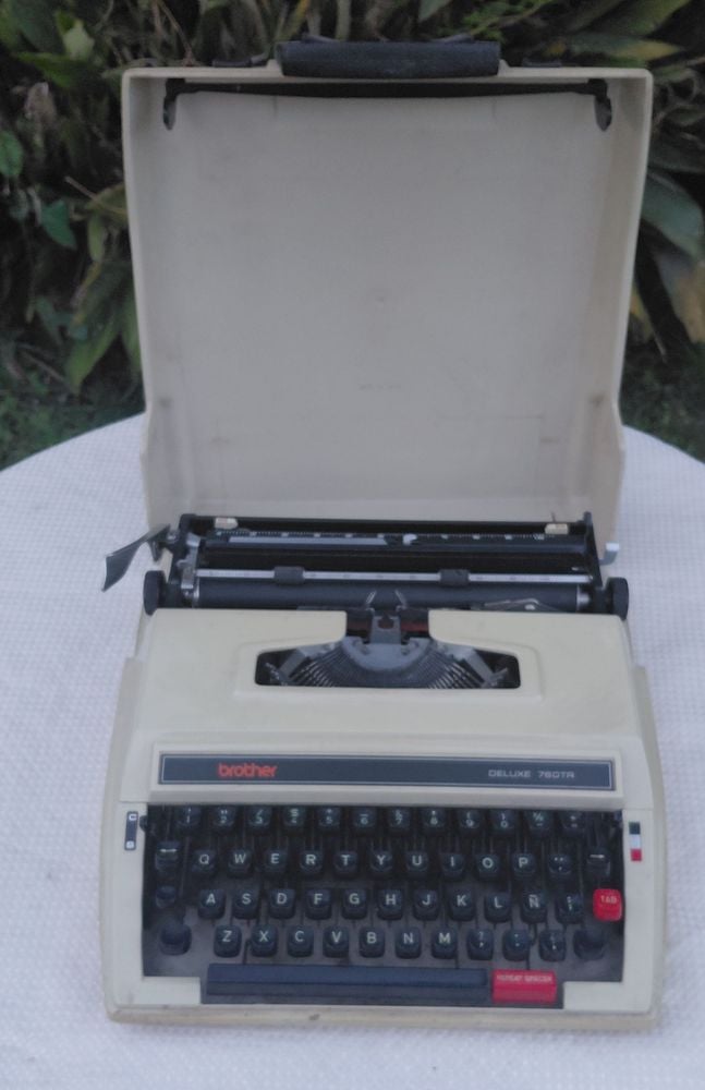 Máquina de Escribir Brother Deluxe 760TR Portátil