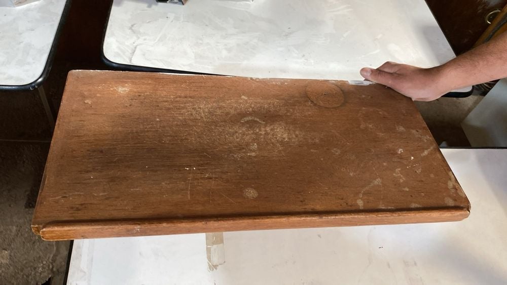Repisa de Madera Rústica con Diseño Curvo
