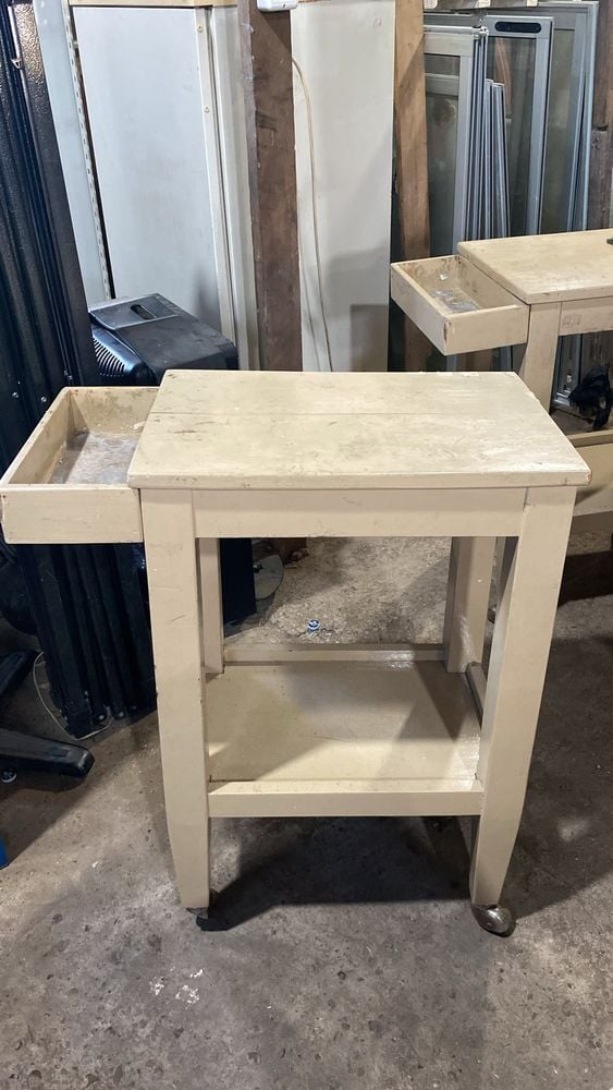 Mesa Auxiliar de Madera con Ruedas y Cajón