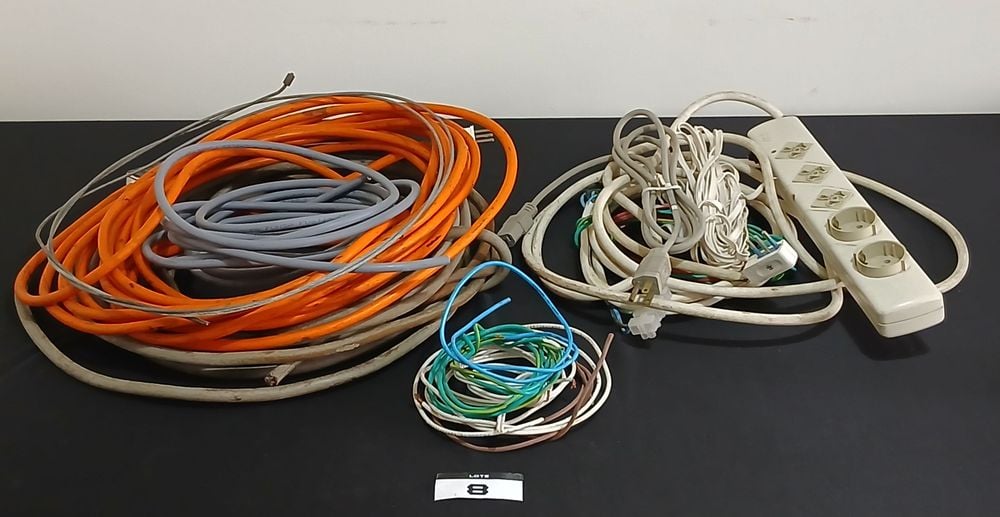 Lote de Cables y Regleta Eléctrica Varios