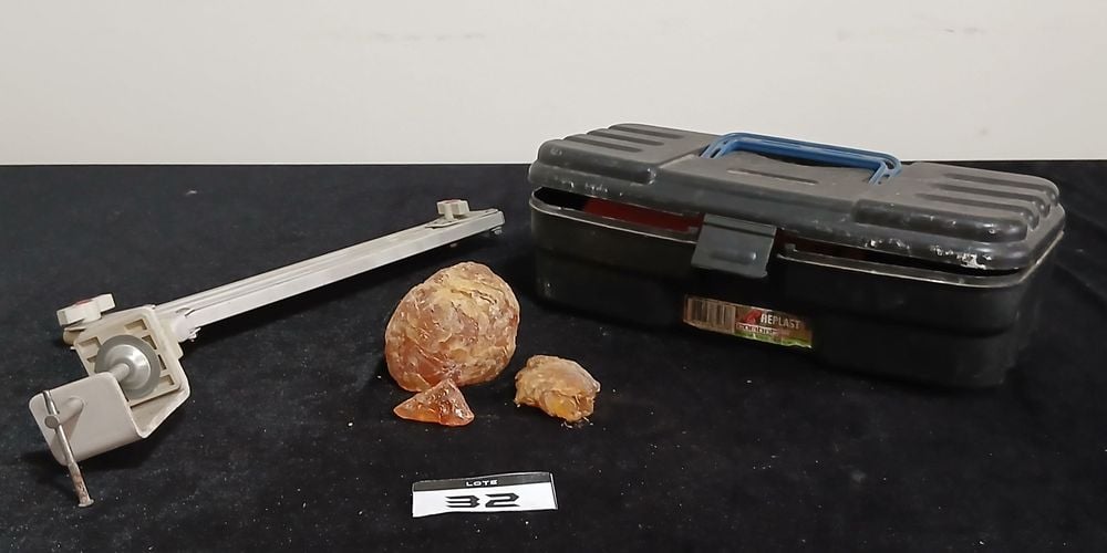Caja de Herramientas con Brazo Articulado y Resina