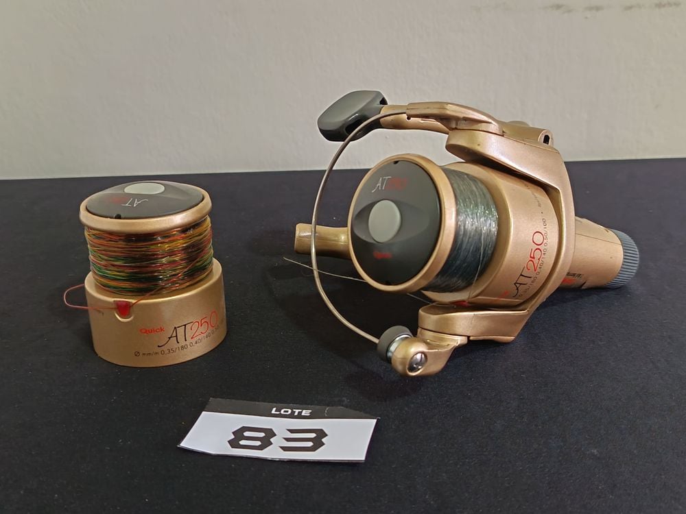 Reel de Pesca Quick AT250 Dorado con Carrete Adicional