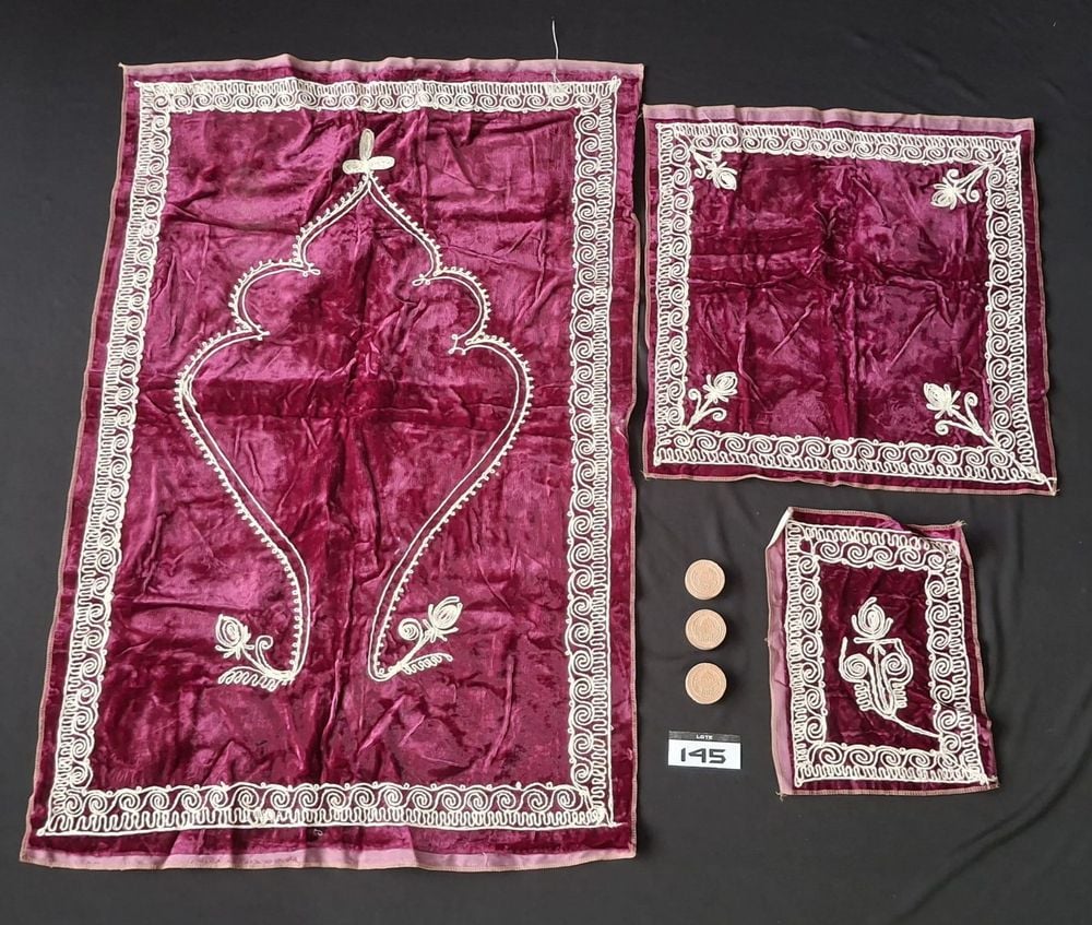 Juego Litúrgico: Alfombra de Rezo, Paño Cuadrangular y Estuche con Piedras de Oración Islámicas