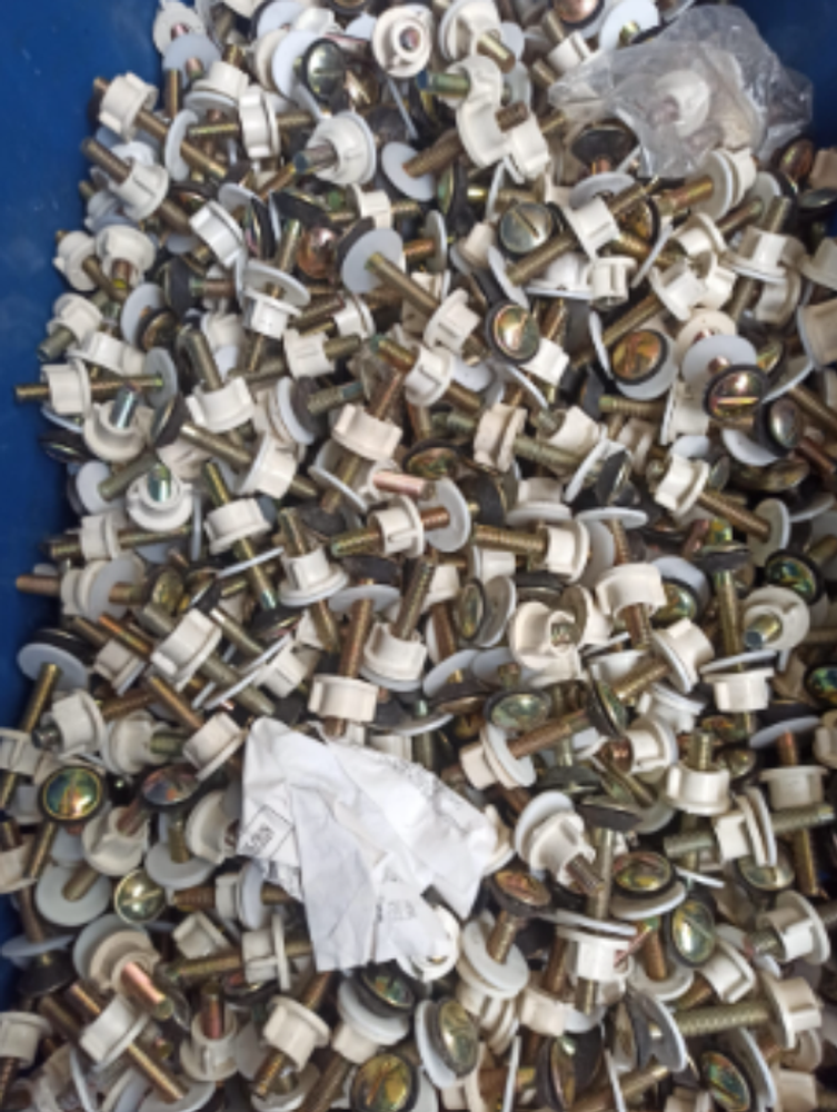 Lote de Tornillos para Cisterna de Baño - Metal y Plástico