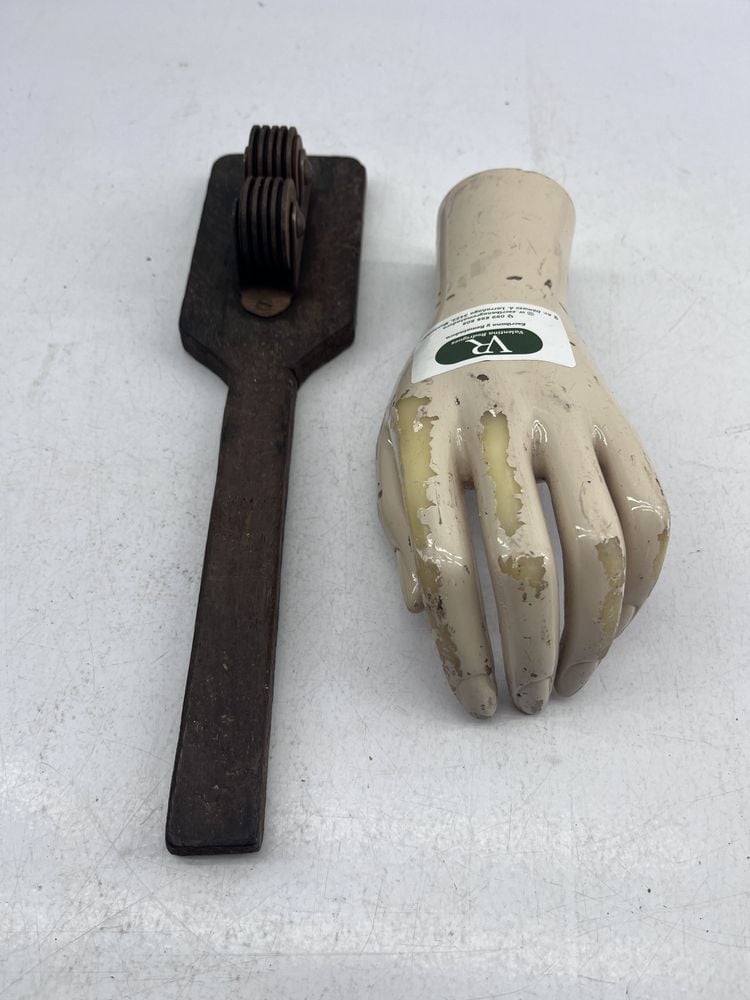 Afilador de Cuchillos Manual con Ruedas Metálicas y Mango de Madera