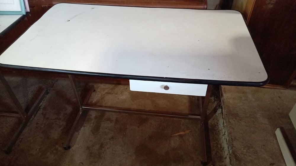 Escritorio con un cajón