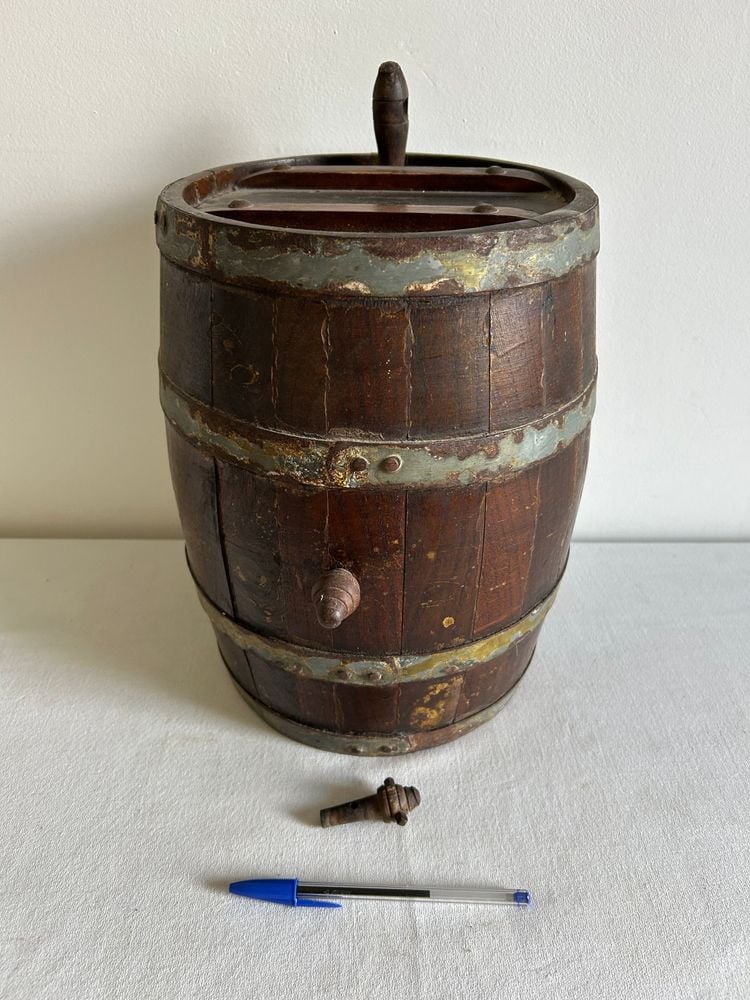 Barril de Roble Decorativo con Canilla y Tapa