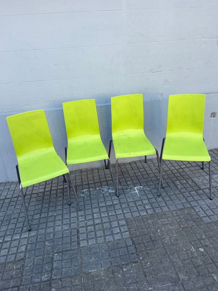 Set de 4 Sillas Niqueladas con Asiento Verde