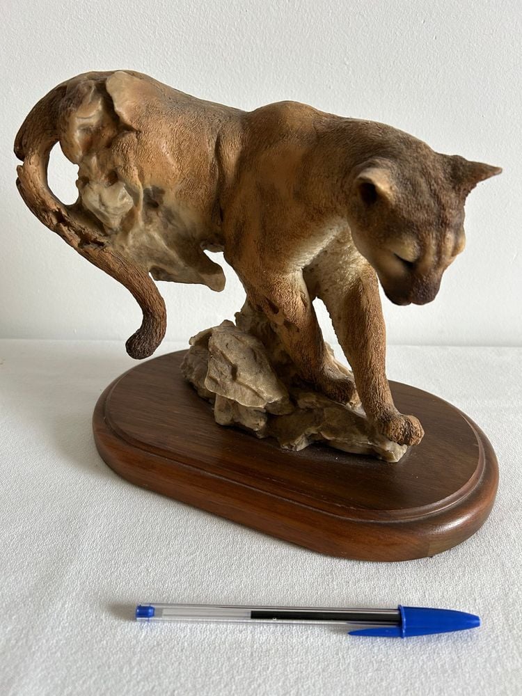 Escultura de puma en resina