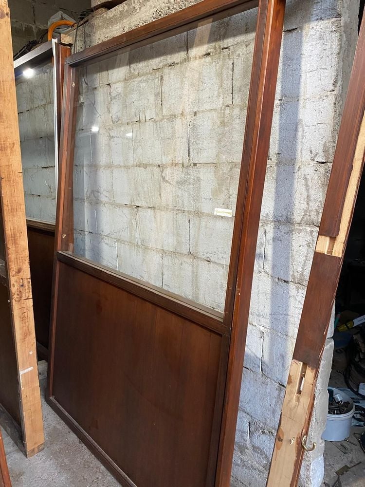 Mampara de Madera y Vidrio
