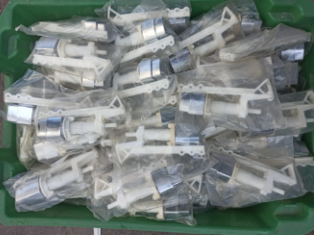Cajón con 100 Botones Laterales para Cisterna de Baño