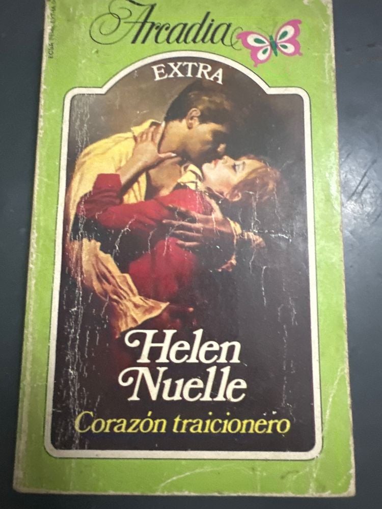 Libro "Corazón Traicionero" de Helen Nuelle (Edición Arcadia Extra)