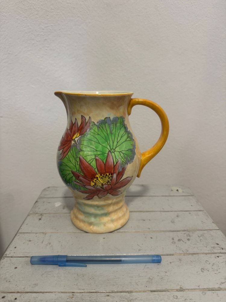 Jarra de Porcelana Inglesa Royal Doulton "Water Lily"