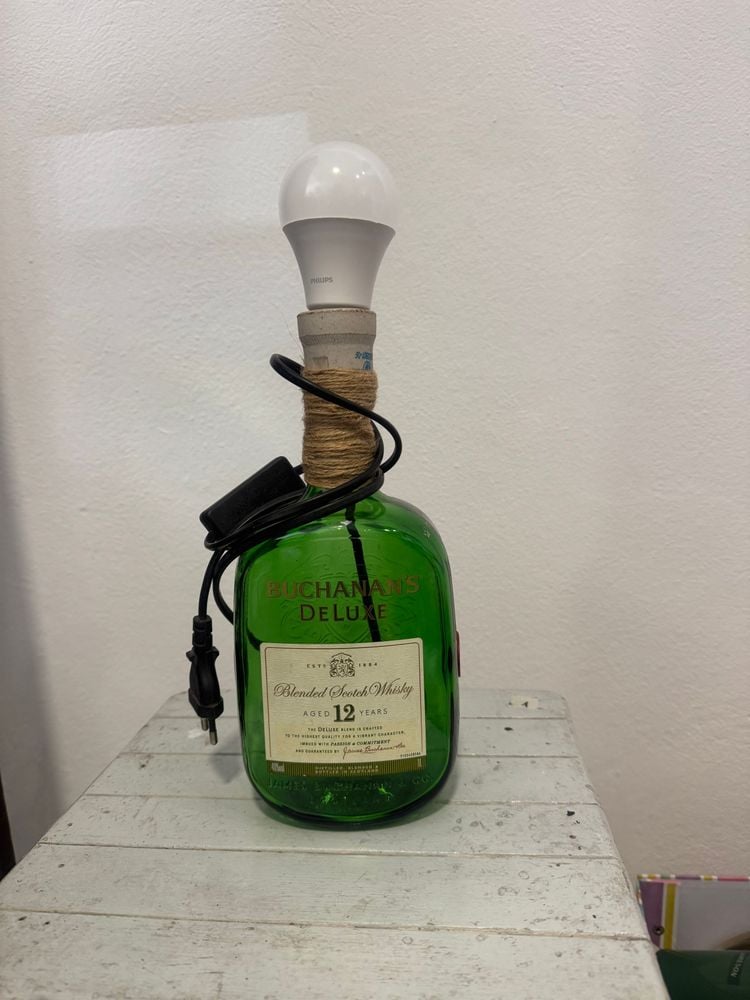 Lámpara Artesanal de Botella de Whisky Buchanans
