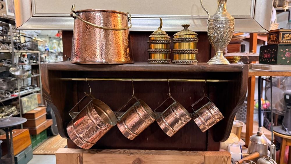Repisa de Pared Rústica de Madera con Ganchos de Bronce