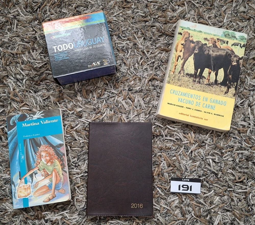 Lote de Libros: "Martina Valiente", "Cruzamientos en Ganado Vacuno de Carne", Colección "Todo Uruguay" (19 CD) y Agenda 2016
