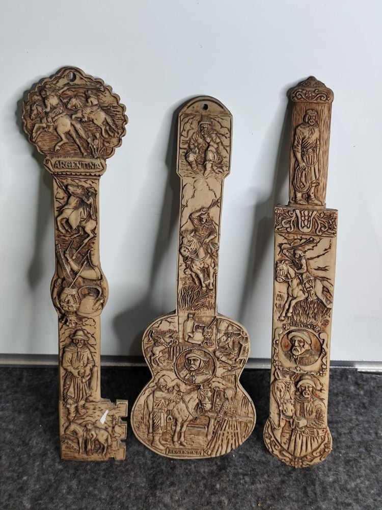 Lote de 3 Piezas Decorativas en Pasta: Llave, Guitarra y Cuchillo Gaucho
