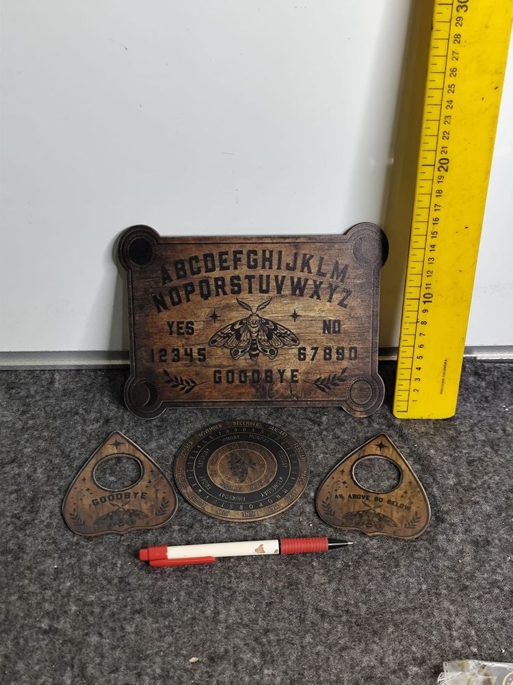 Tabla Ouija de Madera con 4 Piezas y Diseño de Polilla