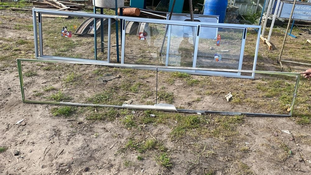Ventanal de Aluminio con Tres Aberturas Corredizas