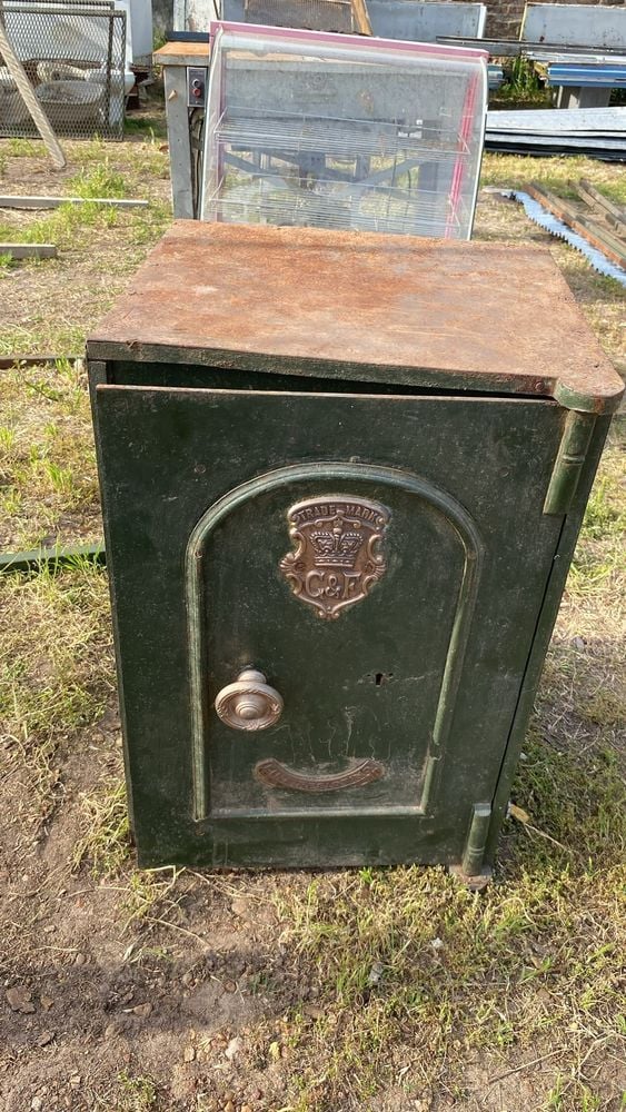 Caja Fuerte Antigua de Metal Verde - Sin Llave