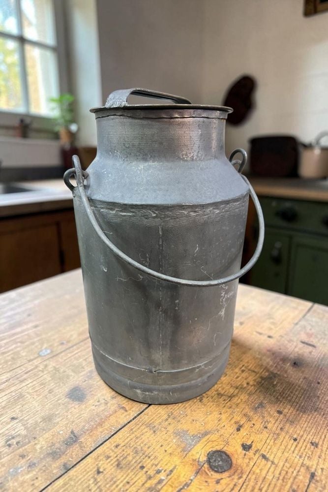 Tarro Lechero Antiguo de Chapa Galvanizada con Tapa y Asa