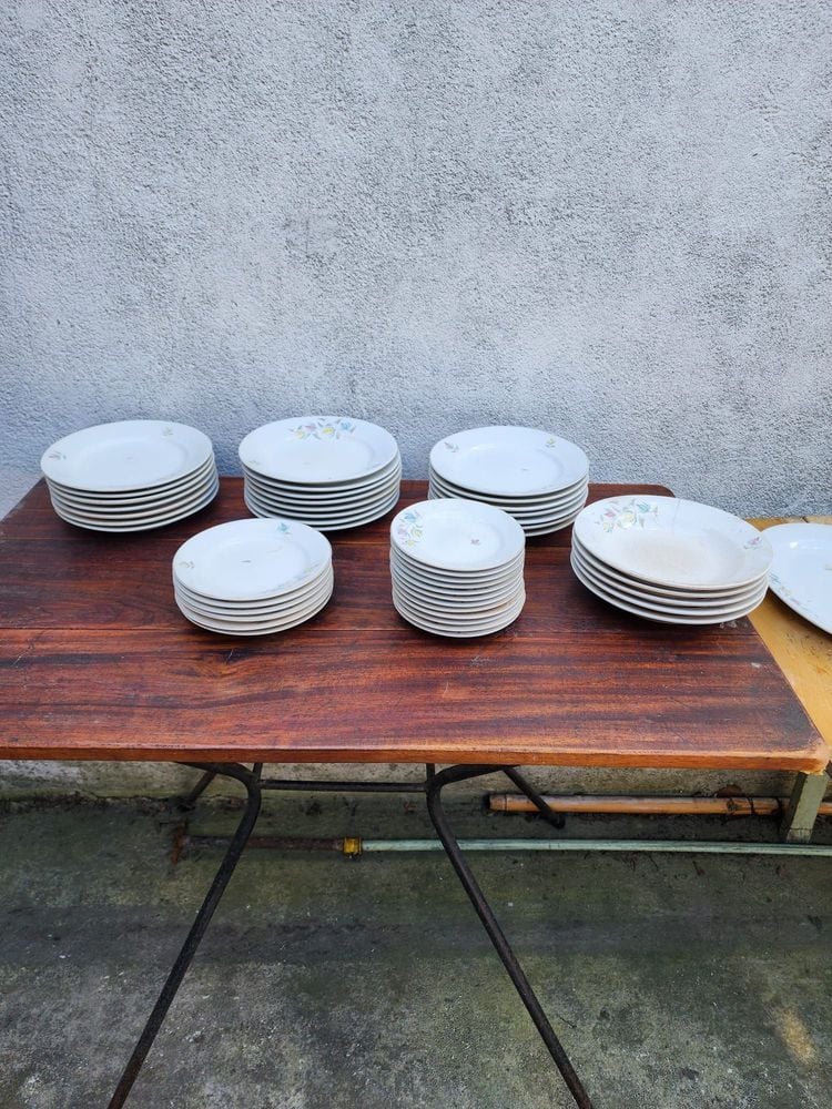 Lote 2 de Gran Venta de Almacén Antiguo: Maquinaria Berkel, Muebles y Coleccionables