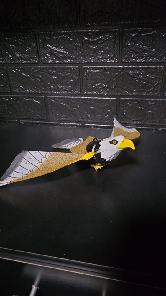 Águila de Juguete a Pilas con Sonido y Movimiento