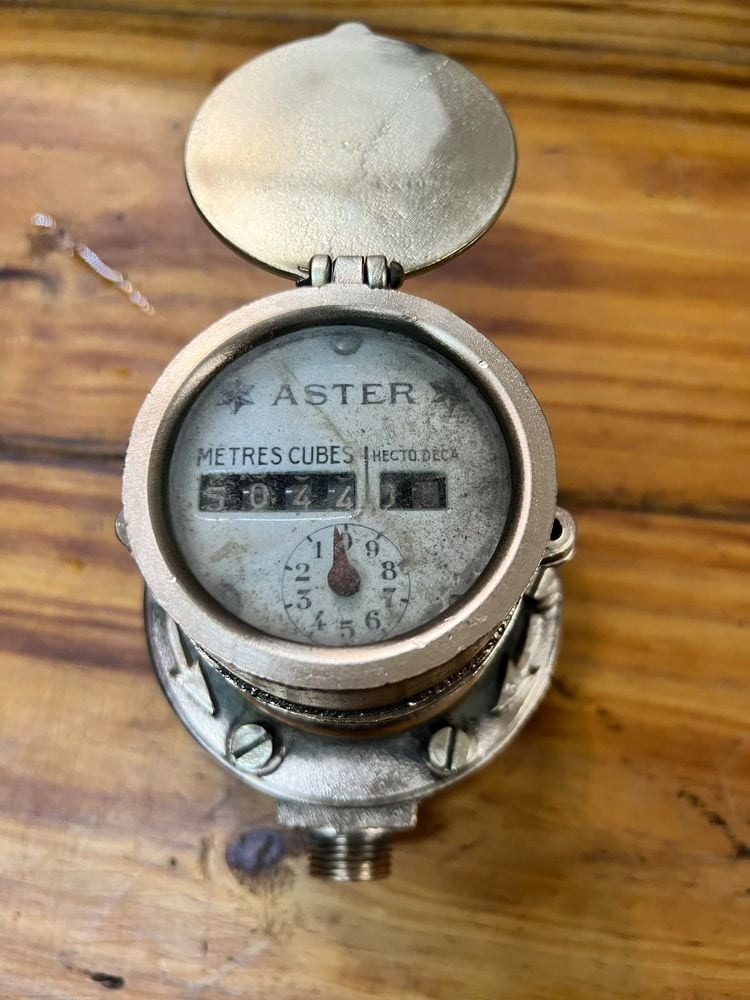 Antiguo Contador de Agua en Bronce Marca ASTER
