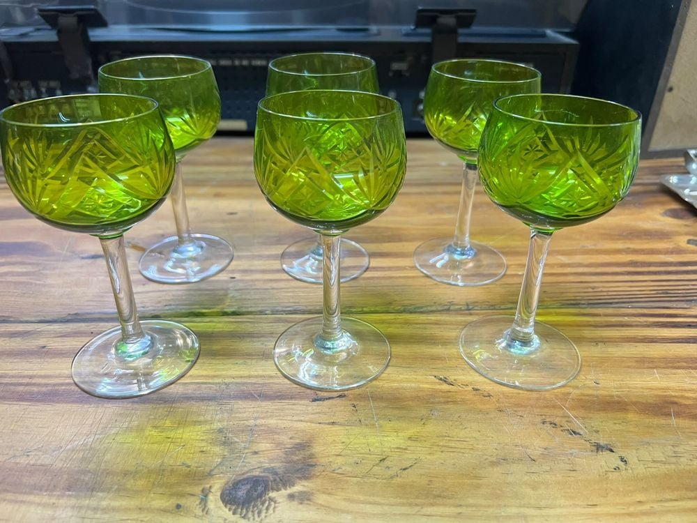 Juego de 6 Copas Antiguas de Cristal Tallado Verde Oliva