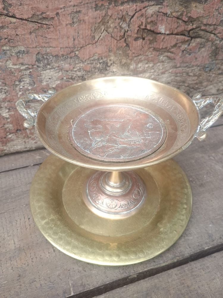 Taza Decorativa Francesa Estilo Imperio con Relieve